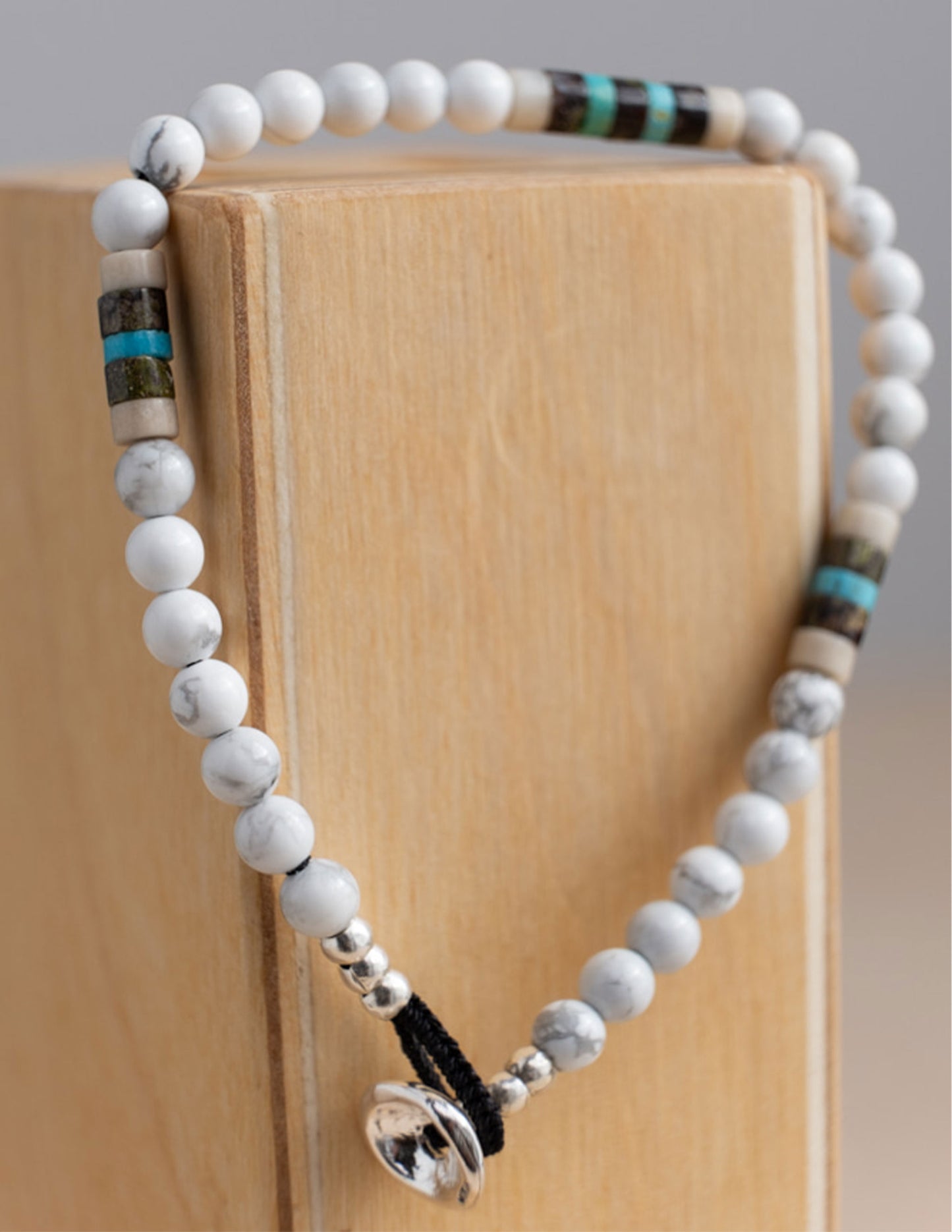 Mikia 4mm Stone Bracelet in Howlite